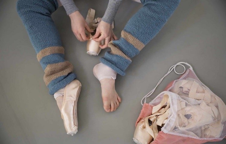 ballerina wearing leg warmers